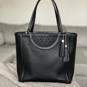 Serif-T Tote Handbag with tassel EUC